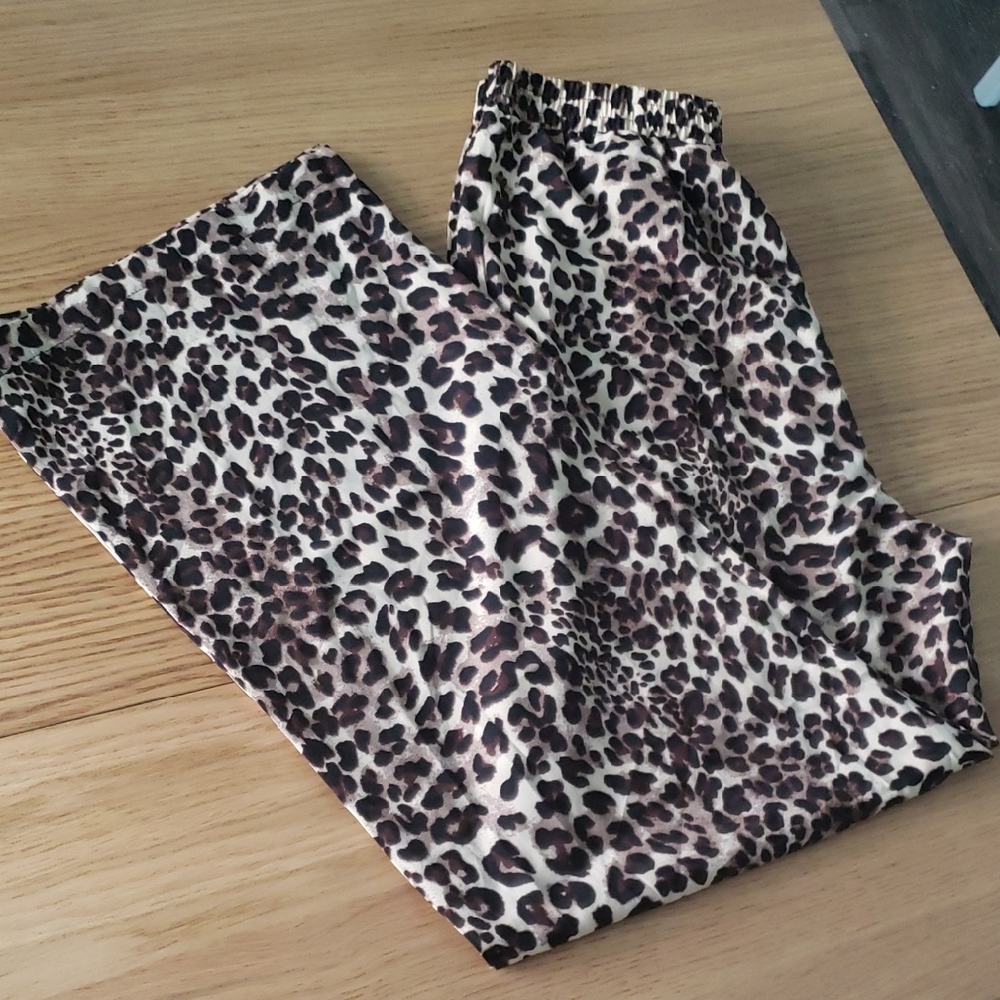 Lita Confident Las Vegas Wide Leg Leopard Print Pant. Medium. NWOT